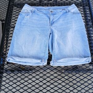 Women's 2016 Old Navy Curvy Profile Bermuda Platinum Jean Shorts Size 16